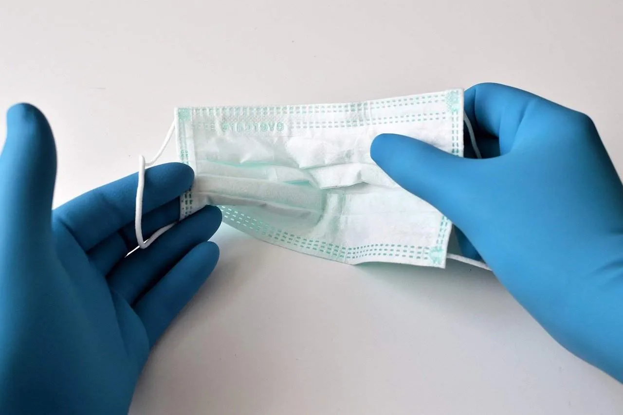 DISPOSABLE AND REUSABLE FACE MASKS – A COMPARISON