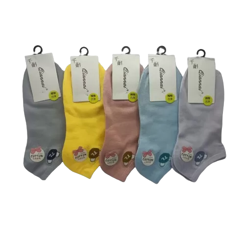 Kaos Kaki Wanita